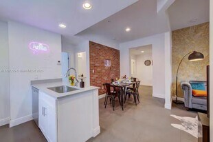 346 NW 35th St in Miami, FL - Building Photo