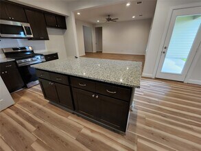 1611 La Delle St in Wharton, TX - Building Photo - Building Photo