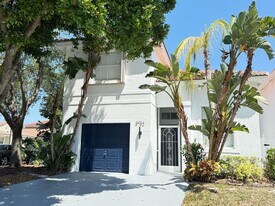 6752 Green Island Cir in Greenacres, FL - Building Photo