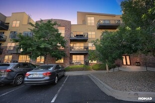 9059 E Panorama Cir in Englewood, CO - Building Photo