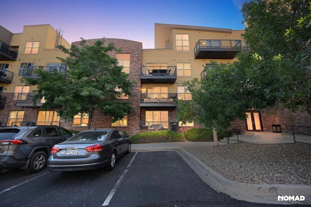 9059 E Panorama Cir in Englewood, CO - Building Photo