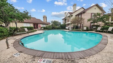 2120 El Paseo St in Houston, TX - Building Photo - Building Photo