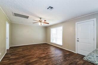 2422 Hilton Head Dr in Missouri City, TX - Building Photo - Building Photo