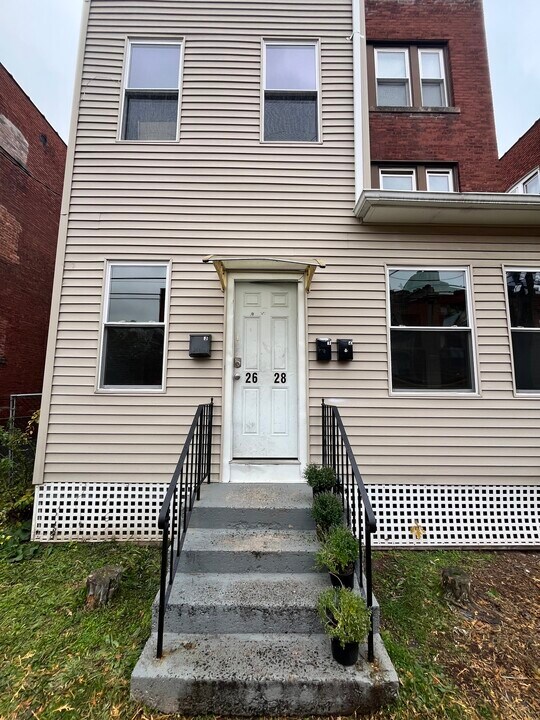 26 Groton St in Hartford, CT - Building Photo