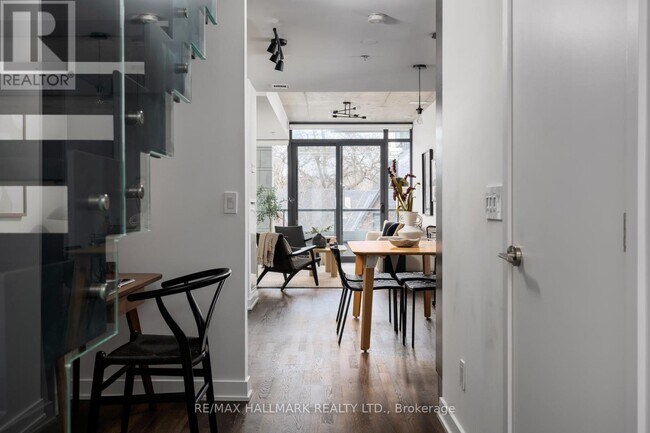 8-318 Dovercourt Rd in Toronto, ON - Building Photo - Building Photo