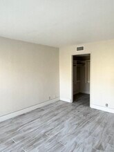 27836 Persimmon in Mission Viejo, CA - Foto de edificio - Building Photo