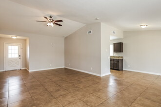 10107 W Roma Ave in Phoenix, AZ - Building Photo - Building Photo