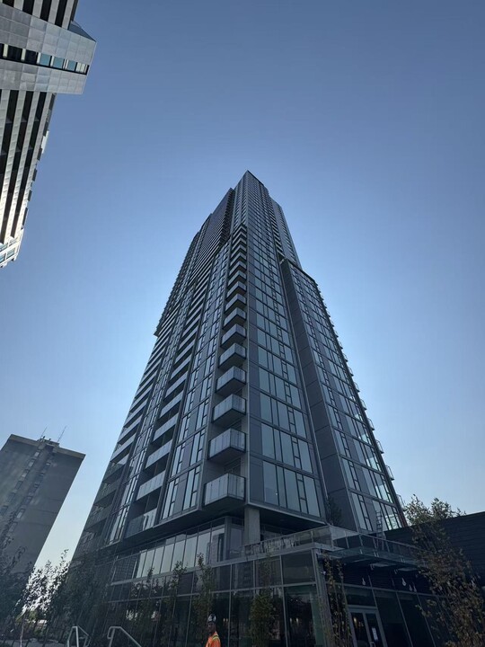 13573 98A Av in Surrey, BC - Building Photo