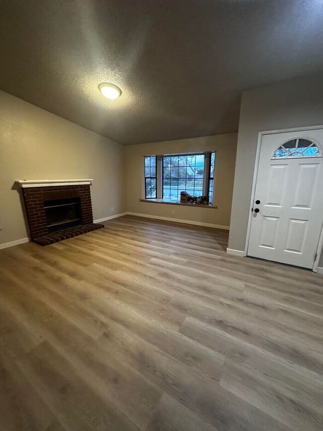 1026 James Ct in Lancaster, CA - Building Photo - Building Photo