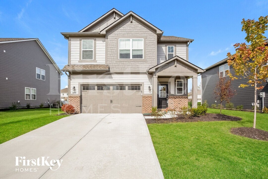 6436 Stokes Ave in Noblesville, IN - Foto de edificio