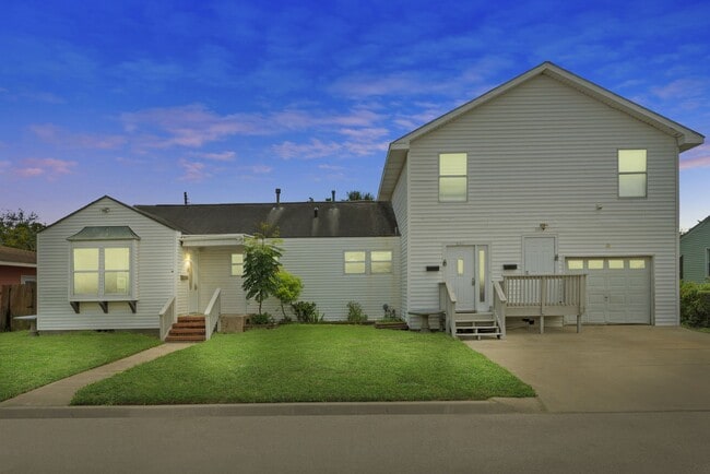 5311 Perry Ave in Galveston, TX - Building Photo - Building Photo