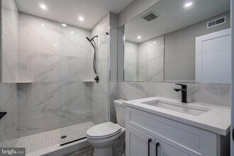 2401 Washington Ave in Philadelphia, PA - Building Photo - Building Photo