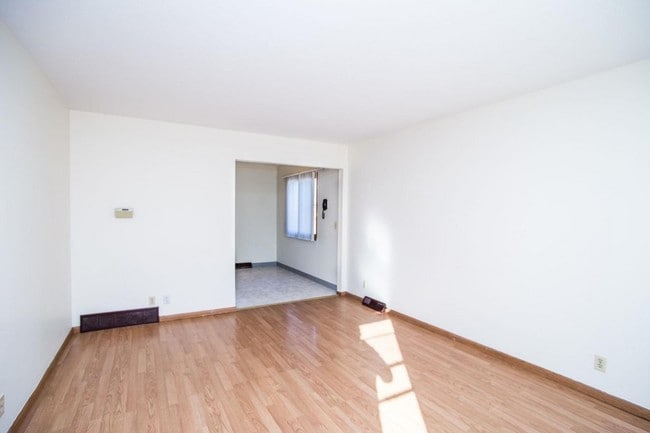 Penn Village Townhomes in Bloomington, MN - Foto de edificio - Building Photo