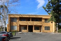 Autumn Haze Apartments in Fallbrook, CA - Foto de edificio - Building Photo