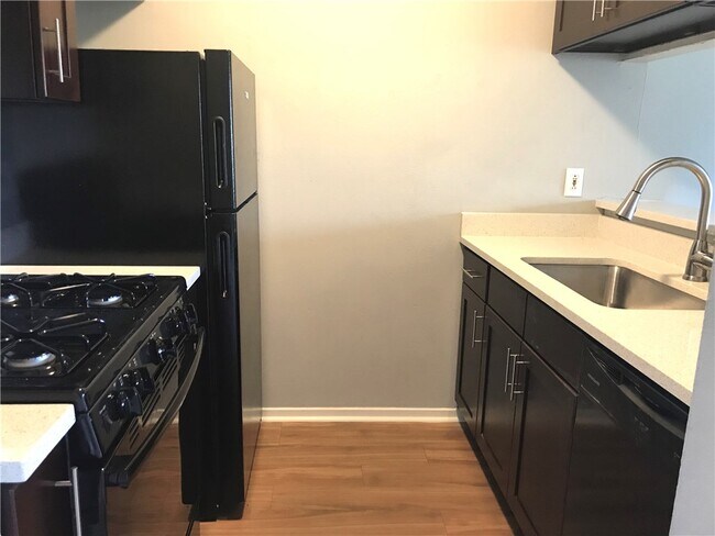 10810 Newmont Rd in Austin, TX - Building Photo - Building Photo
