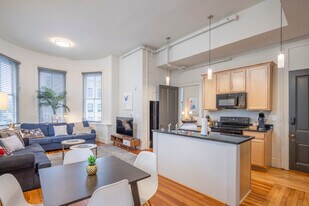 1527 Gervais St in Columbia, SC - Building Photo