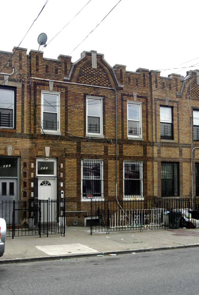 930 Belmont Ave in Brooklyn, NY - Building Photo - Building Photo