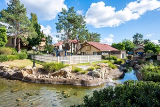 Villa La Paz Apartment Homes in Rancho Santa Margarita, CA - Foto de edificio - Building Photo