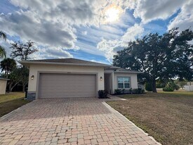 3955 Radcliff Ave in North Port, FL - Building Photo