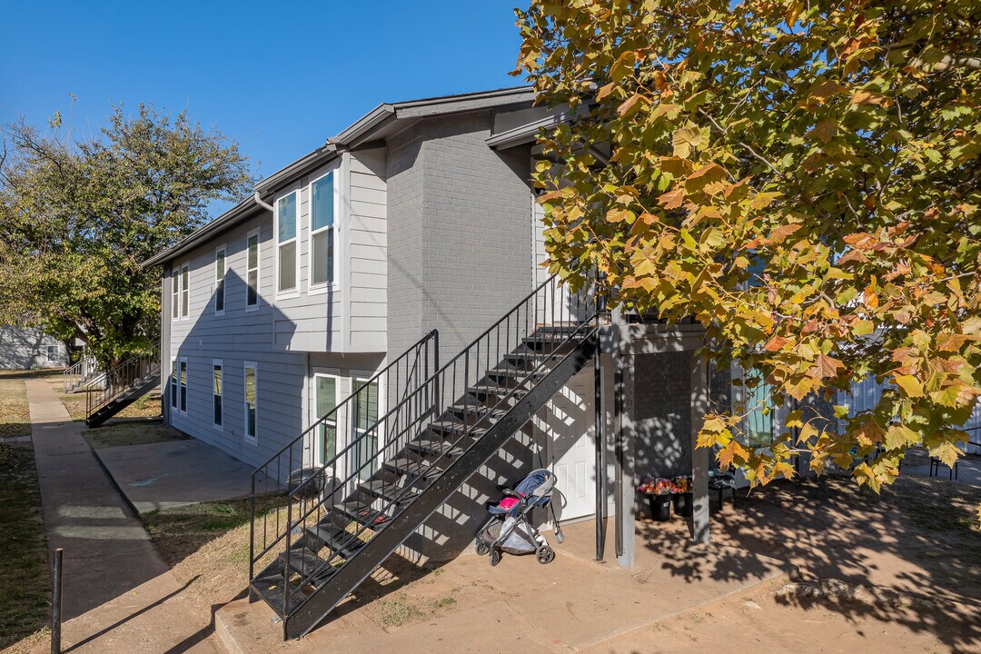 Village South Apartments in Oklahoma City, OK - Foto de edificio