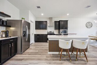3215 Creston Gate Dr in Houston, TX - Building Photo - Building Photo