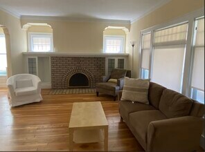 2211 Eldred Ave, Unit Eldred Lower in Lakewood, OH - Foto de edificio - Building Photo