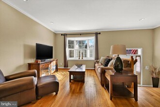 10 Hewetson Ct in Timonium, MD - Building Photo - Building Photo