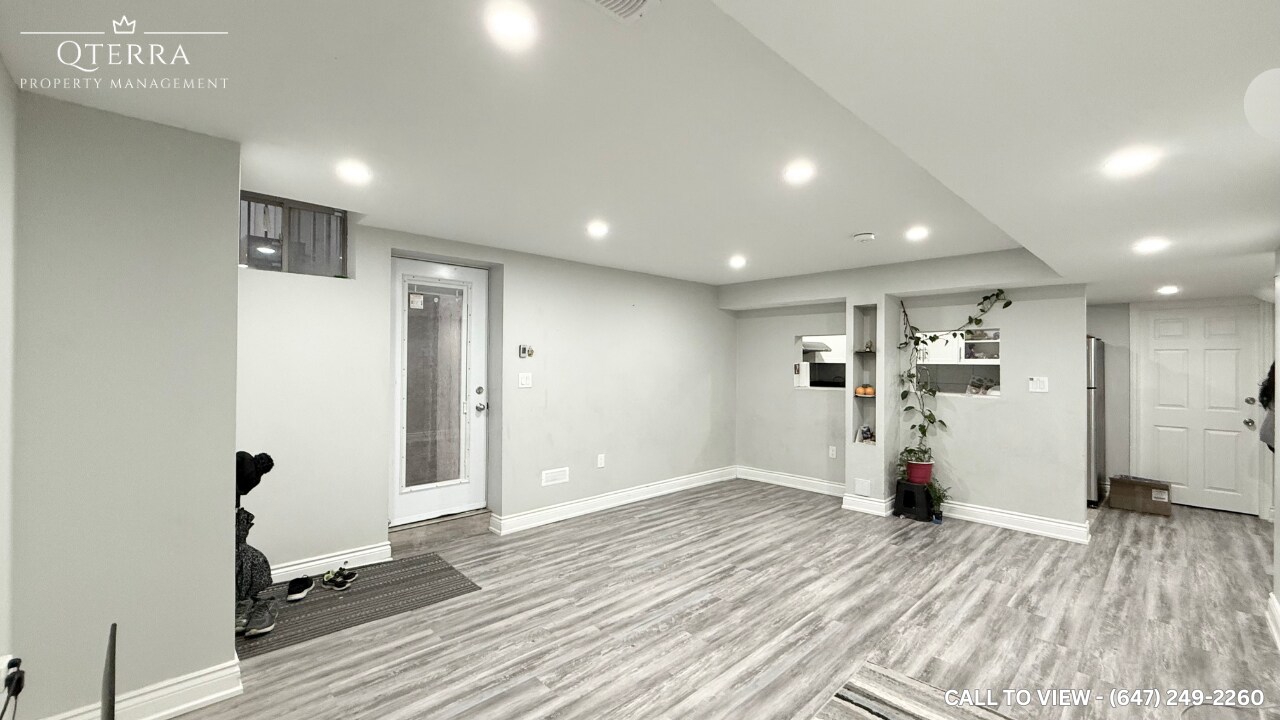 2-104 Lloyd Sanderson Dr in Brampton, ON - Building Photo