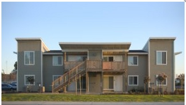 Pacific Rim Apartments in Sacramento, CA - Building Photo - Building Photo