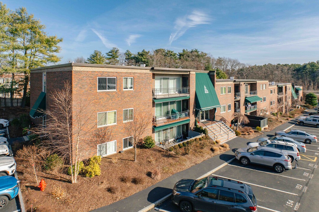 Charles Court East in Needham, MA - Building Photo