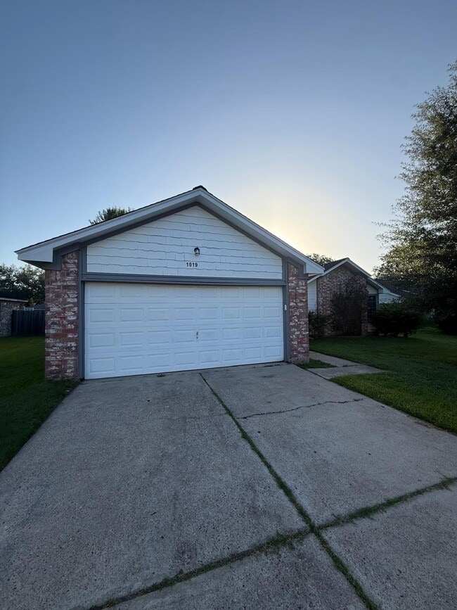1019 Western Springs Dr