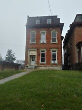 2214 Auburn Ave, Unit 1 in Cincinnati, OH - Building Photo - Building Photo