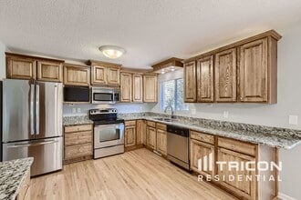 6421 Limerick Dr in Edina, MN - Building Photo - Building Photo