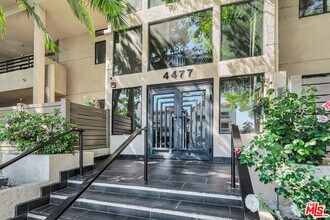 4477 Woodman Ave in Los Angeles, CA - Building Photo - Building Photo