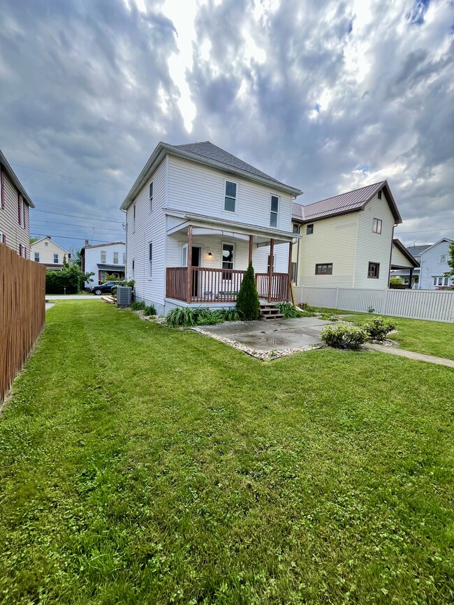 322 Delaware Ave in Scottdale, PA - Building Photo - Building Photo
