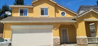 1929 Picasso Way in Stockton, CA - Building Photo