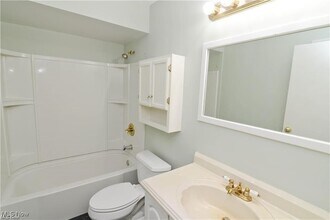 4498 Washington Square Dr in Youngstown, OH - Foto de edificio - Building Photo