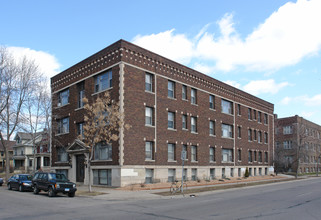 Modesto in Minneapolis, MN - Foto de edificio - Building Photo