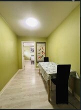 3935 Southwood St in Burnaby, BC - Building Photo - Building Photo