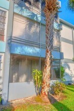 8351 Sands Point Blvd in Tamarac, FL - Building Photo - Building Photo