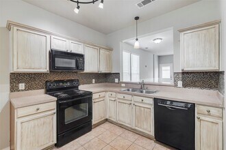 10652 Astor Dr in Fort Worth, TX - Building Photo - Building Photo