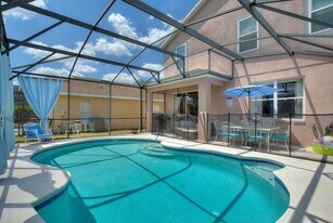 309 Blue Jay Way in Davenport, FL - Building Photo