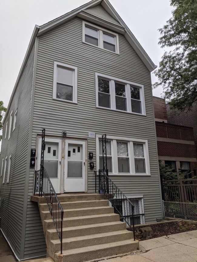 property at 2652 N Marshfield Ave
