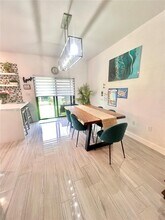 4654 Santa Cruz Way in Davie, FL - Foto de edificio - Building Photo