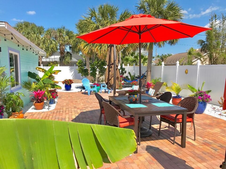 802 Ocean Ave in New Smyrna Beach, FL - Building Photo