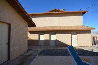 2725 Calle de Mercado in Bullhead City, AZ - Building Photo - Building Photo