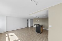 660 W Irving Park Rd, Unit 1215 in Chicago, IL - Building Photo - Building Photo