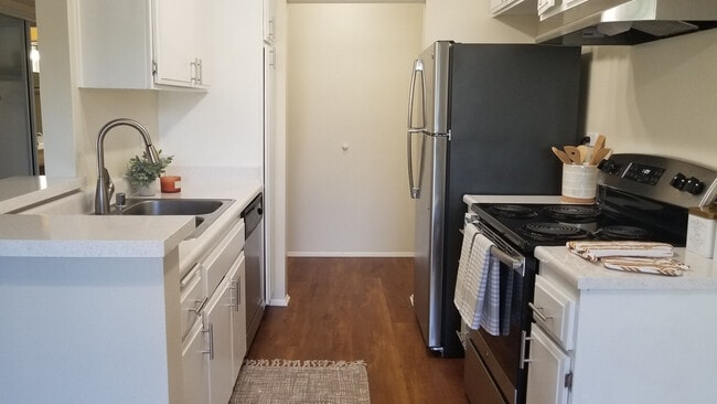 Woodside Terrace in Alhambra, CA - Building Photo - Building Photo