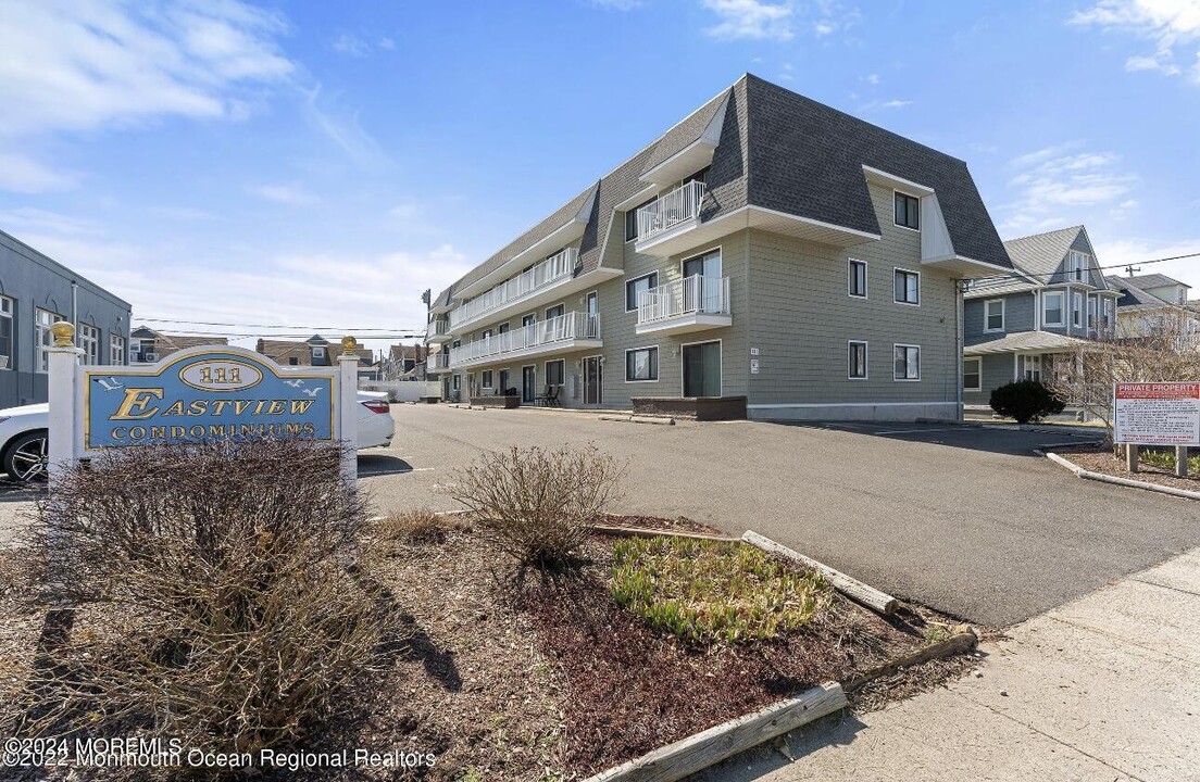 111 5th Ave in Bradley Beach, NJ - Foto de edificio