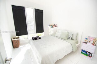 6320 NW 104th Path in Medley, FL - Building Photo